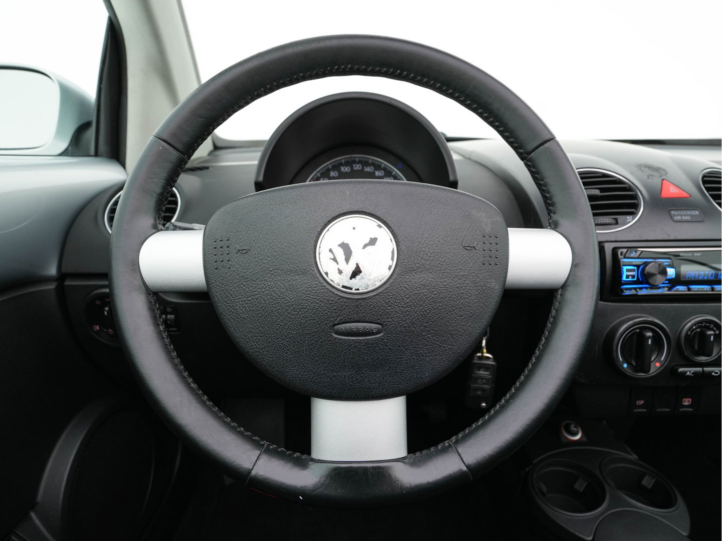 Volkswagen New Beetle Cabriolet 1.6 Highline *AIRCO | CRUISE | PDC | AIRSCARF | COMFORT-SEATS | RADIO-CD | 17''ALU *