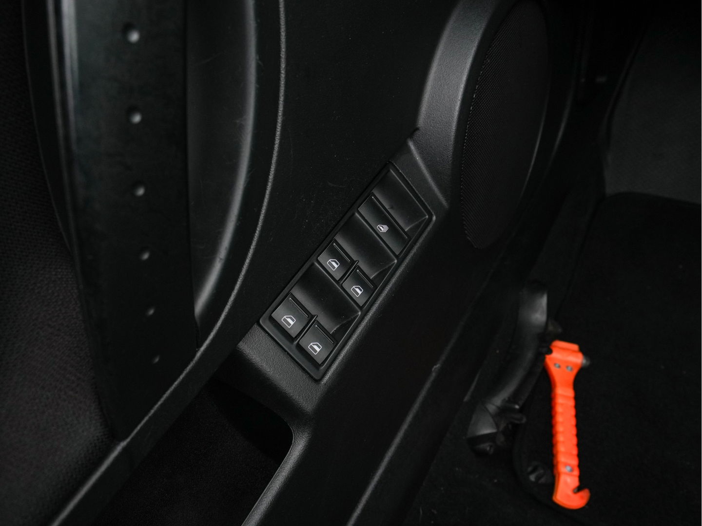 Volkswagen New Beetle Cabriolet 1.6 Highline *AIRCO | CRUISE | PDC | AIRSCARF | COMFORT-SEATS | RADIO-CD | 17''ALU *
