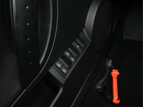 Volkswagen New Beetle Cabriolet 1.6 Highline *AIRCO | CRUISE | PDC | AIRSCARF | COMFORT-SEATS | RADIO-CD | 17''ALU *