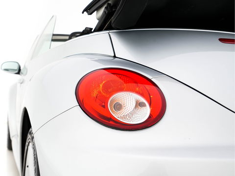 Volkswagen New Beetle Cabriolet 1.6 Highline *AIRCO | CRUISE | PDC | AIRSCARF | COMFORT-SEATS | RADIO-CD | 17''ALU *