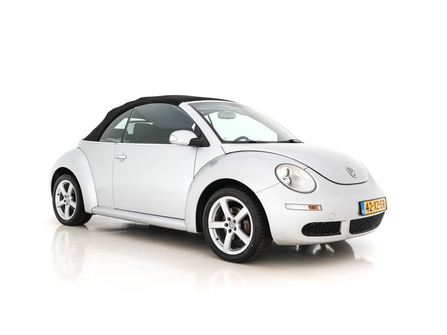 Volkswagen New Beetle Cabriolet 1.6 Highline *AIRCO | CRUISE | PDC | AIRSCARF | COMFORT-SEATS | RADIO-CD | 17''ALU *