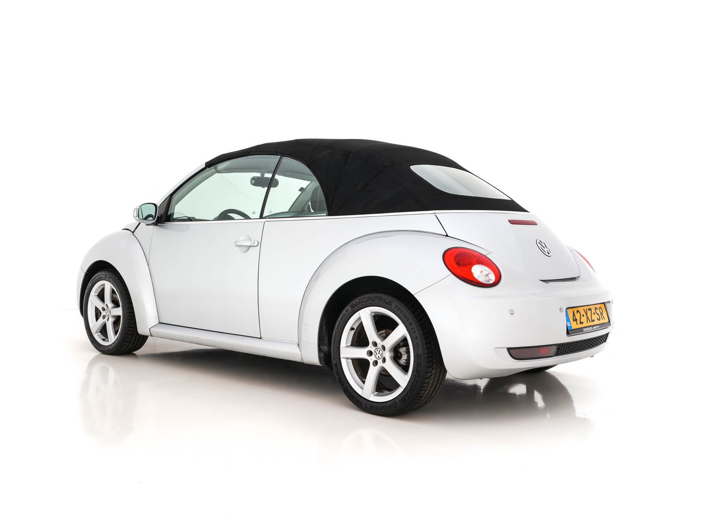 Volkswagen New Beetle Cabriolet 1.6 Highline *AIRCO | CRUISE | PDC | AIRSCARF | COMFORT-SEATS | RADIO-CD | 17''ALU *