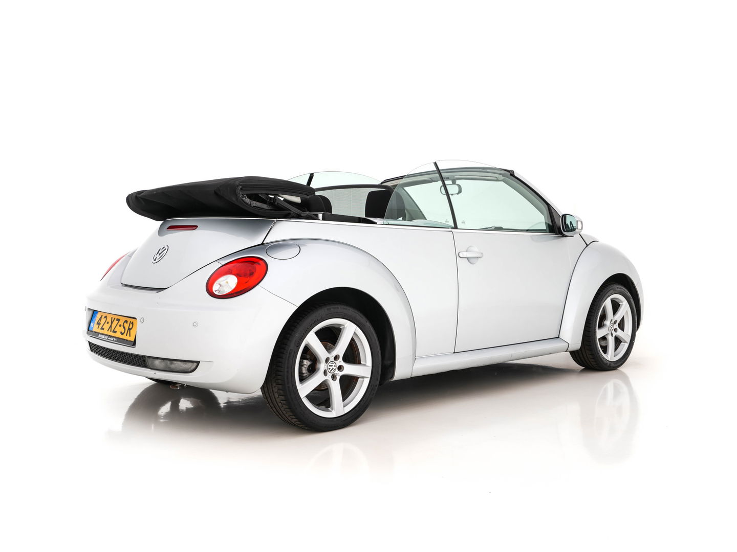 Volkswagen New Beetle Cabriolet 1.6 Highline *AIRCO | CRUISE | PDC | AIRSCARF | COMFORT-SEATS | RADIO-CD | 17''ALU *