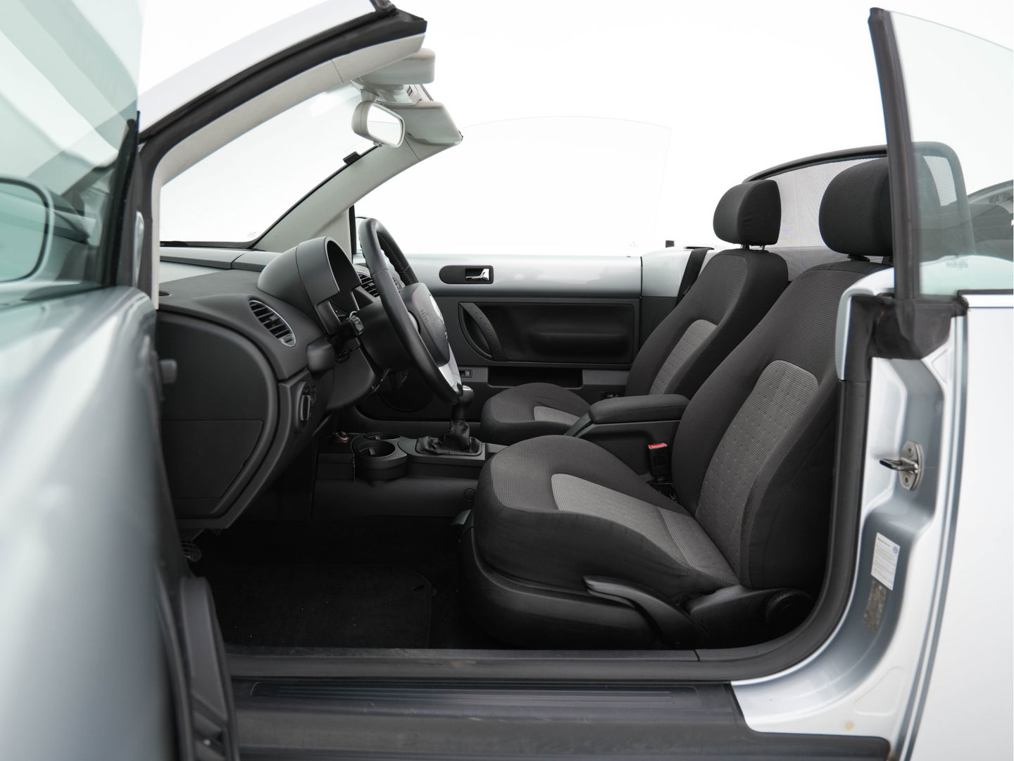 Volkswagen New Beetle Cabriolet 1.6 Highline *AIRCO | CRUISE | PDC | AIRSCARF | COMFORT-SEATS | RADIO-CD | 17''ALU *