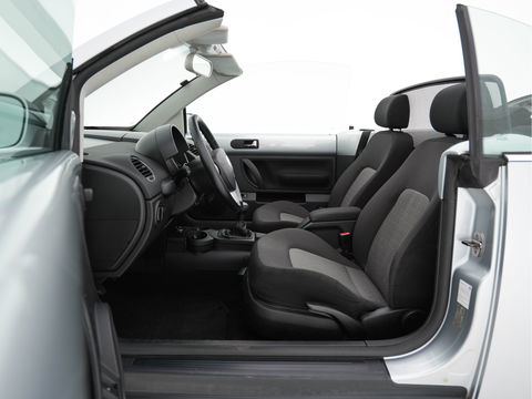 Volkswagen New Beetle Cabriolet 1.6 Highline *AIRCO | CRUISE | PDC | AIRSCARF | COMFORT-SEATS | RADIO-CD | 17''ALU *