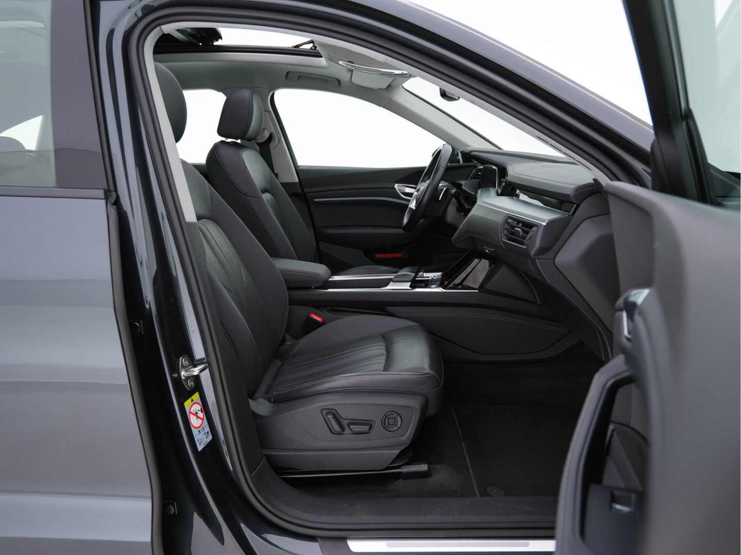 Audi e-tron Sportback 55 Quattro Business-Edition-Plus 95 kWh [ 3-Fase ] Aut. *PANO | ADAPT.CRUISE | DIGI-COCKPIT | MILANO-LUXURY-LEATHER | FULL-LED | MEMORY-PACK | KEYLESS | NAVI-FULLMAP | AUDI-SOUND | COMFORT-SEATS | 20''ALU*
