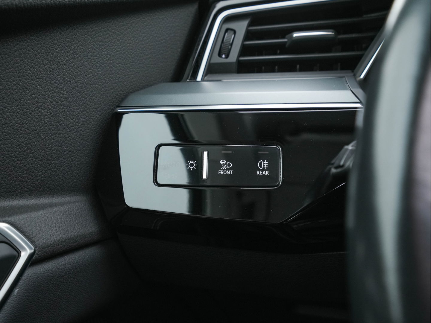 Audi e-tron Sportback 55 Quattro Business-Edition-Plus 95 kWh [ 3-Fase ] Aut. *PANO | ADAPT.CRUISE | DIGI-COCKPIT | MILANO-LUXURY-LEATHER | FULL-LED | MEMORY-PACK | KEYLESS | NAVI-FULLMAP | AUDI-SOUND | COMFORT-SEATS | 20''ALU*