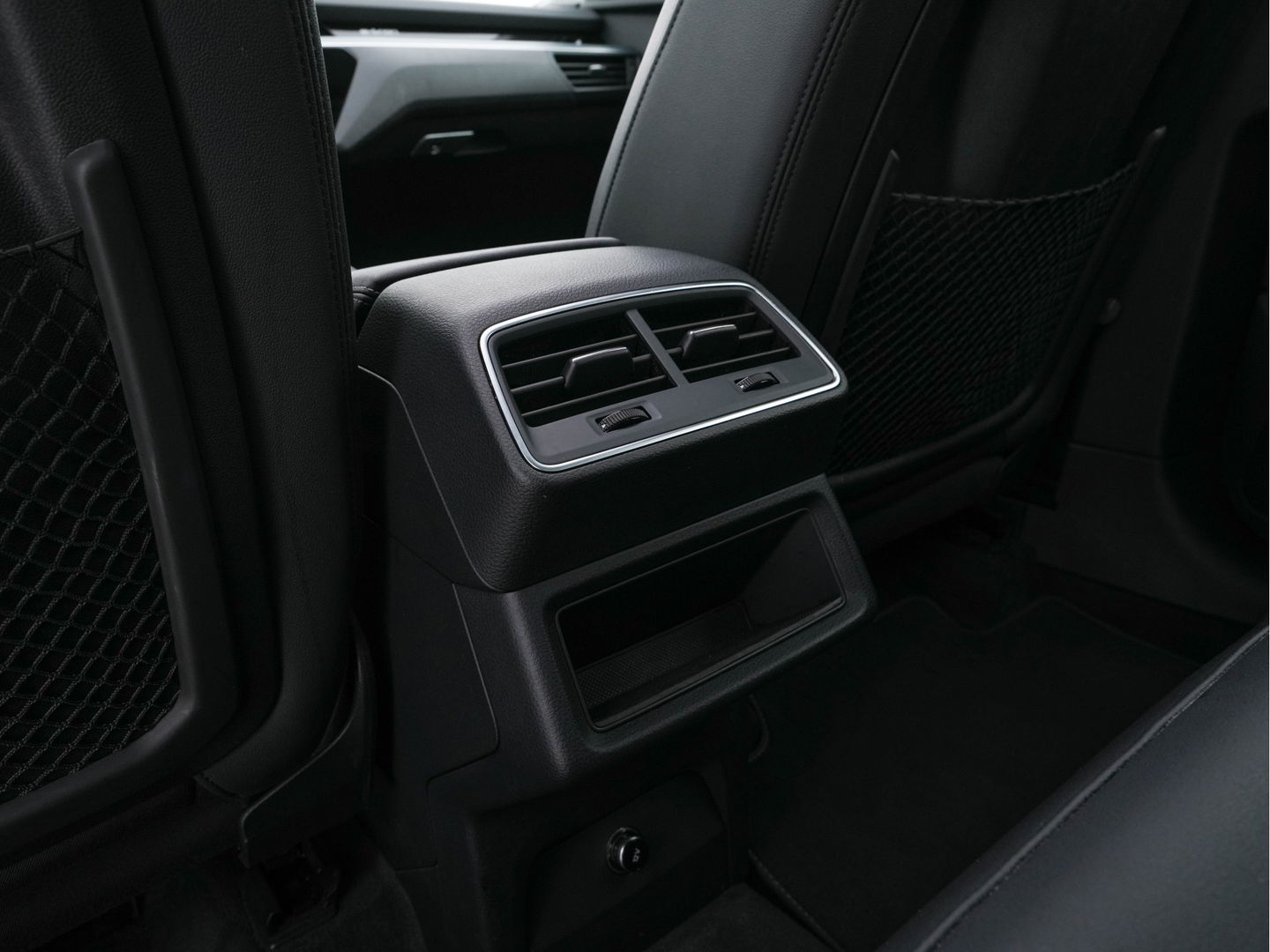 Audi e-tron Sportback 55 Quattro Business-Edition-Plus 95 kWh [ 3-Fase ] Aut. *PANO | ADAPT.CRUISE | DIGI-COCKPIT | MILANO-LUXURY-LEATHER | FULL-LED | MEMORY-PACK | KEYLESS | NAVI-FULLMAP | AUDI-SOUND | COMFORT-SEATS | 20''ALU*