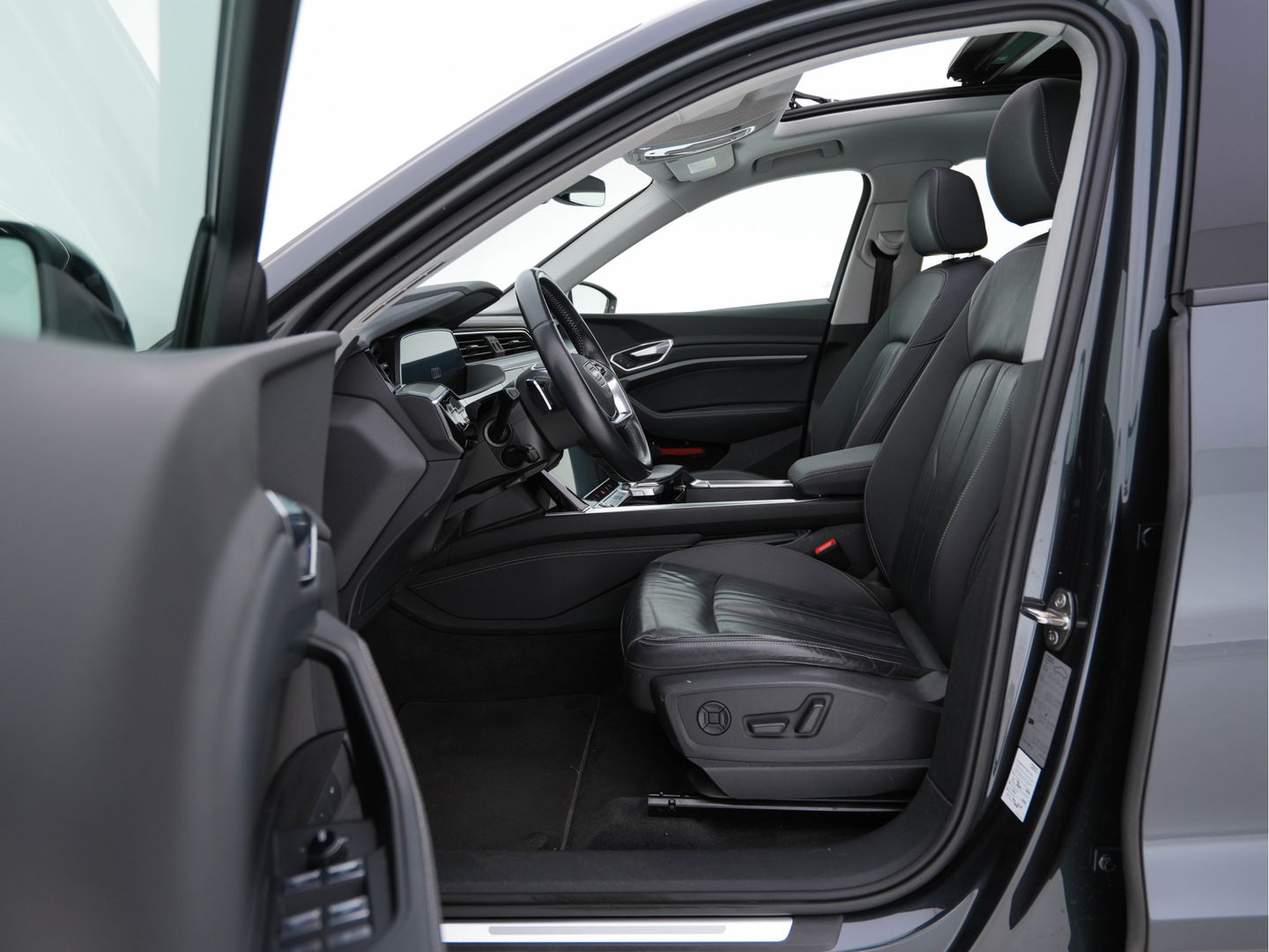Audi e-tron Sportback 55 Quattro Business-Edition-Plus 95 kWh [ 3-Fase ] Aut. *PANO | ADAPT.CRUISE | DIGI-COCKPIT | MILANO-LUXURY-LEATHER | FULL-LED | MEMORY-PACK | KEYLESS | NAVI-FULLMAP | AUDI-SOUND | COMFORT-SEATS | 20''ALU*