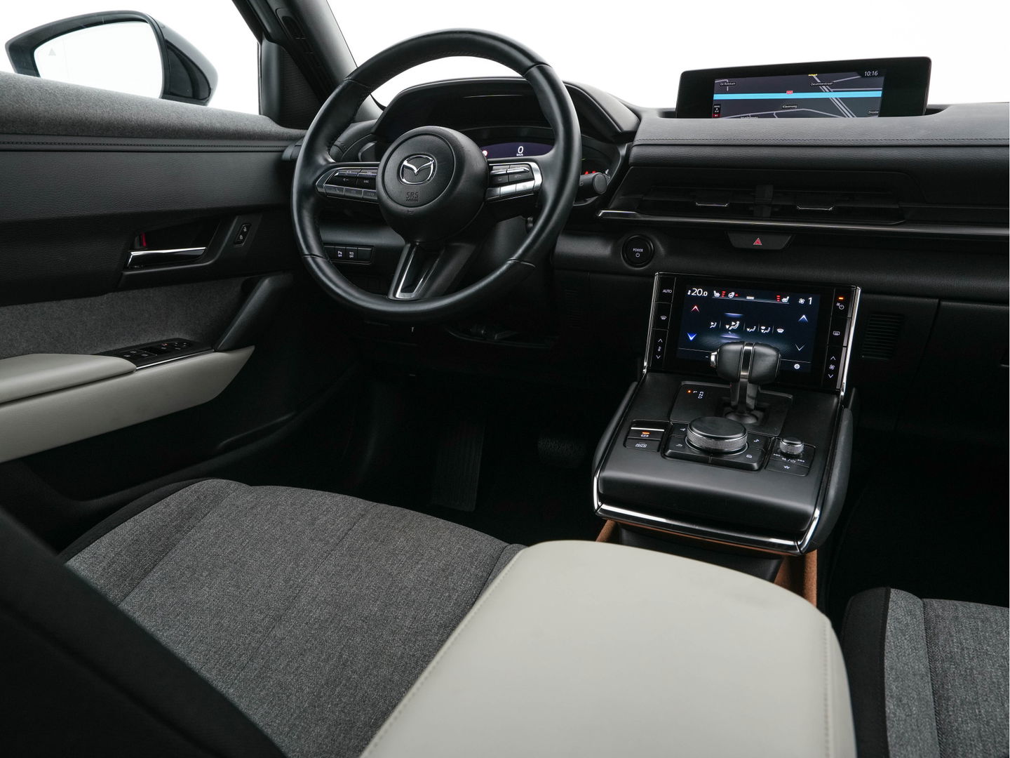Mazda MX-30 e-SkyActiv 145 Comfort 36 kWh (INCL-BTW) *NAVI-FULLMAP | ADAPTIVE-CRUISE | BLIND-SPOT | FULL-LED | KEYLESS | CAMERA | DAB+ | HEAD-UP | DIGI-COCKPIT | COMFORT-SEATS | 18''ALU*