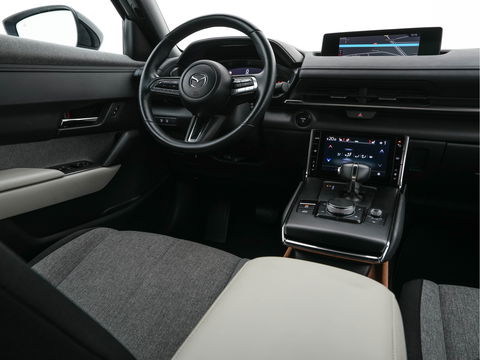 Mazda MX-30 e-SkyActiv 145 Comfort 36 kWh (INCL-BTW) *NAVI-FULLMAP | ADAPTIVE-CRUISE | BLIND-SPOT | FULL-LED | KEYLESS | CAMERA | DAB+ | HEAD-UP | DIGI-COCKPIT | COMFORT-SEATS | 18''ALU*