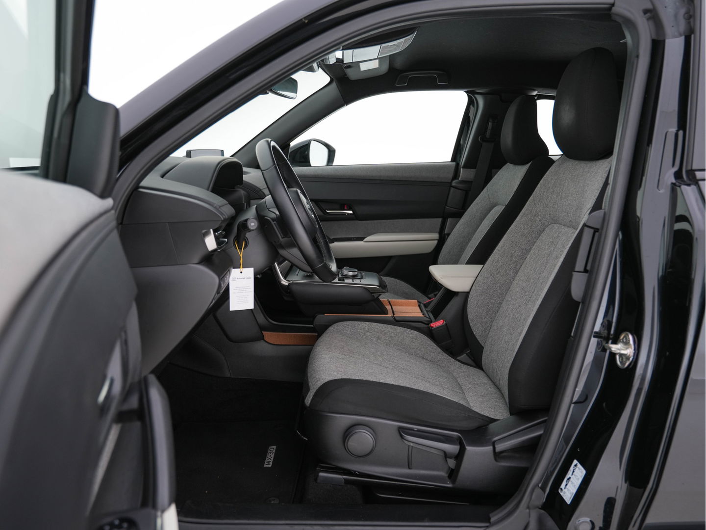 Mazda MX-30 e-SkyActiv 145 Comfort 36 kWh (INCL-BTW) *NAVI-FULLMAP | ADAPTIVE-CRUISE | BLIND-SPOT | FULL-LED | KEYLESS | CAMERA | DAB+ | HEAD-UP | DIGI-COCKPIT | COMFORT-SEATS | 18''ALU*