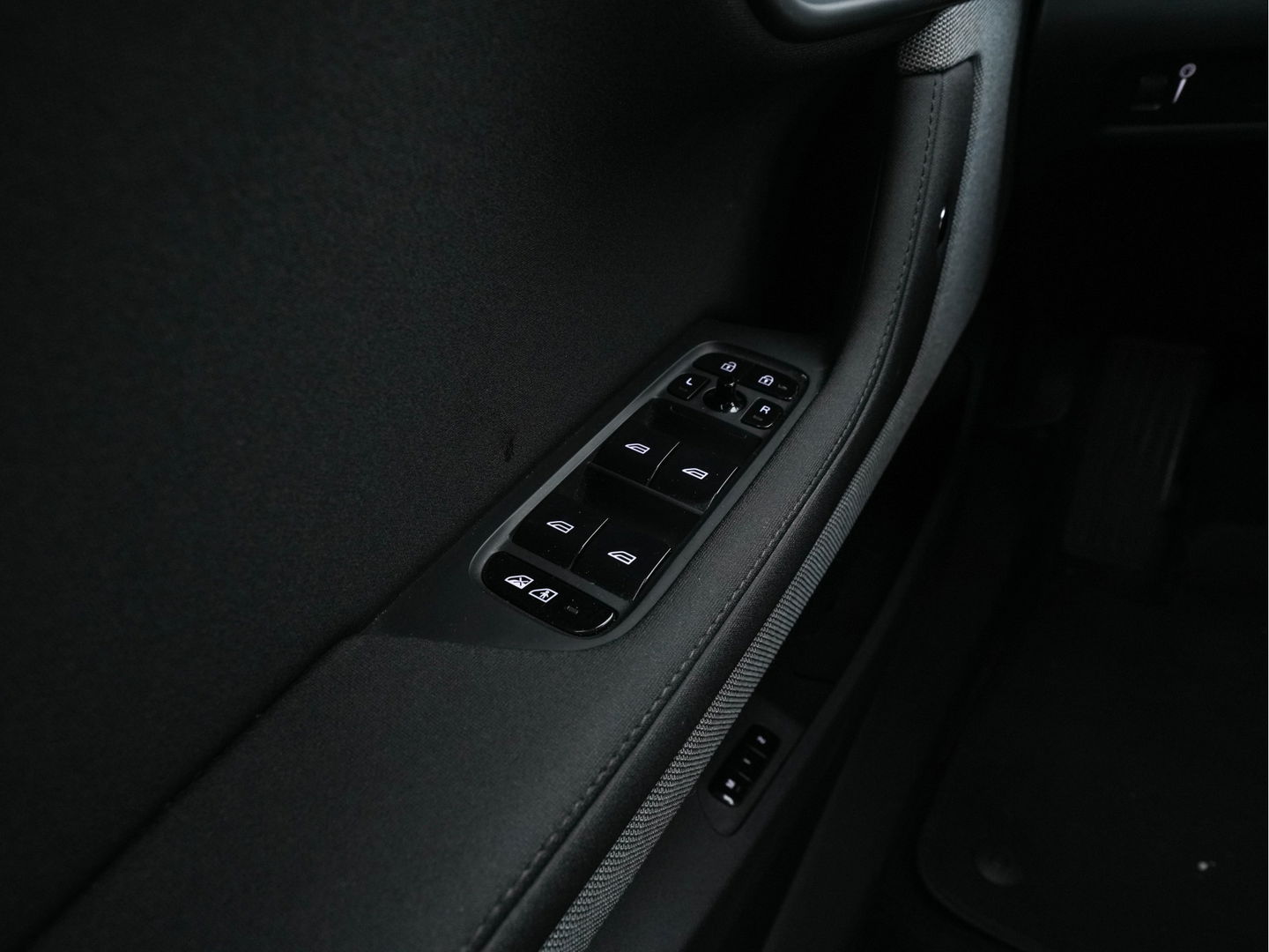 Polestar 2 Long Range Single Motor 78 kWh [ 3-Fase ] (INCL-BTW) *NAVI-FULLMAP | FULL-LED | KEYLESS | CAMERA | LANE-ASSIST | DIGI-COCKPIT | DAB+ | COMFORT-SEATS | ECC | PDC | 20''ALU*