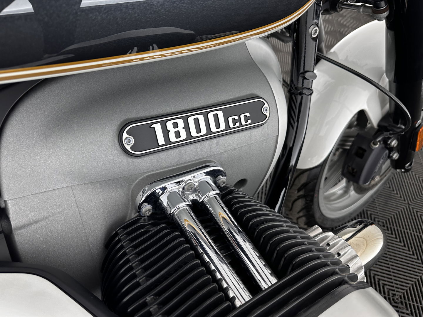 BMW R 18 Classic Option-719 *REVERSE GEAR | CRUISE | LEATHER | LED-LIGHTS | ABS | ESP | AIRSCARF | SIDE-CASES | HANDLE-HEATING*