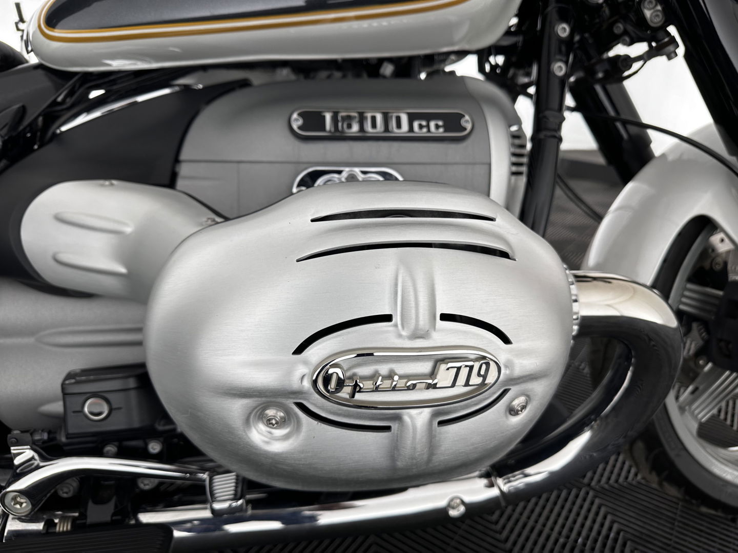 BMW R 18 Classic Option-719 *REVERSE GEAR | CRUISE | LEATHER | LED-LIGHTS | ABS | ESP | AIRSCARF | SIDE-CASES | HANDLE-HEATING*