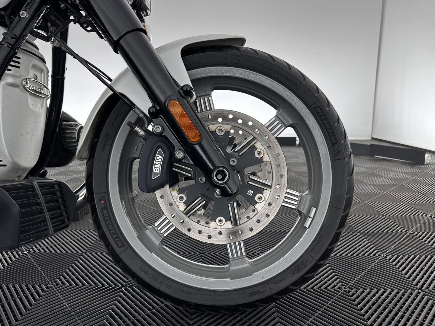 BMW R 18 Classic Option-719 *REVERSE GEAR | CRUISE | LEATHER | LED-LIGHTS | ABS | ESP | AIRSCARF | SIDE-CASES | HANDLE-HEATING*
