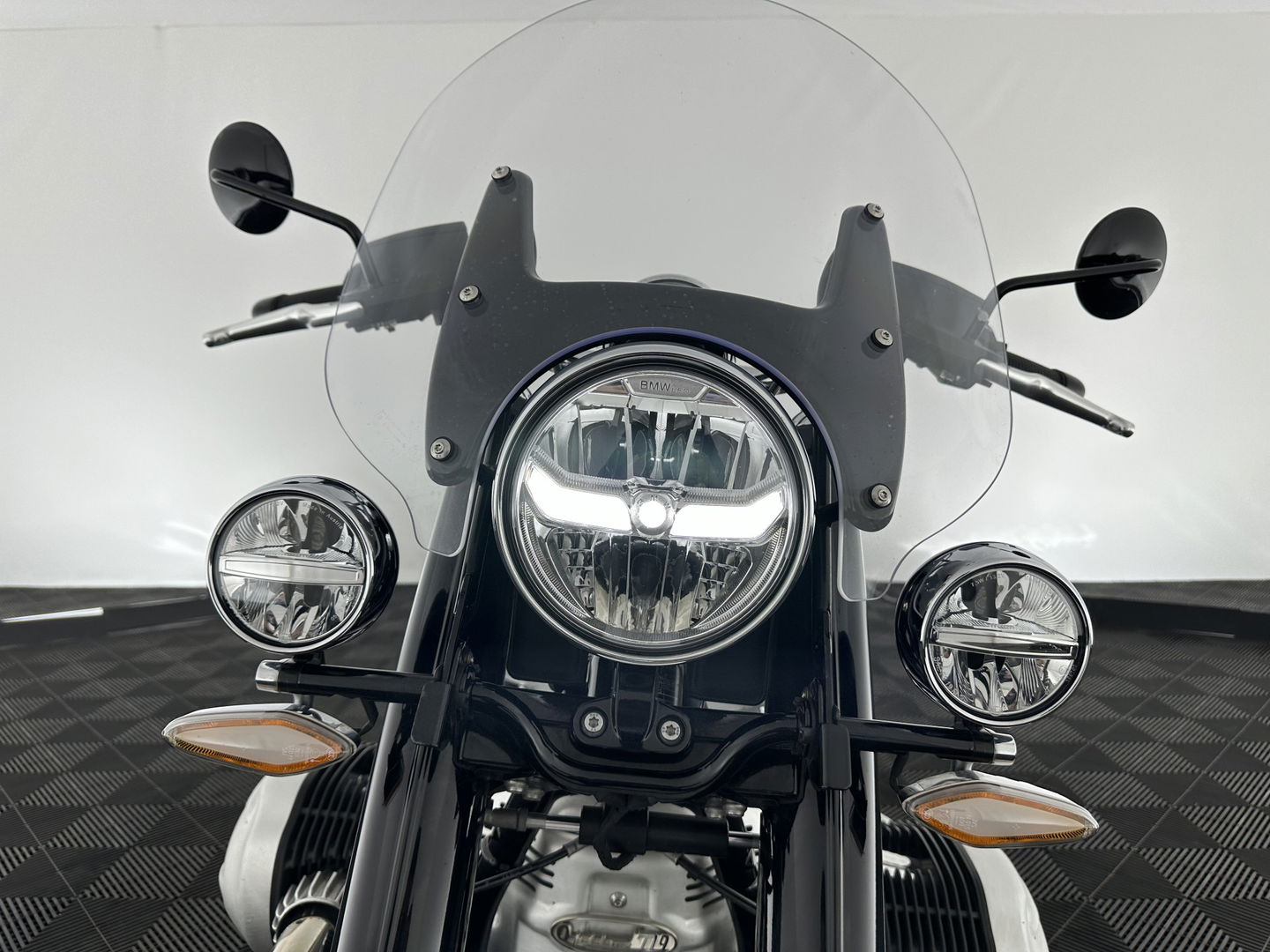 BMW R 18 Classic Option-719 *REVERSE GEAR | CRUISE | LEATHER | LED-LIGHTS | ABS | ESP | AIRSCARF | SIDE-CASES | HANDLE-HEATING*