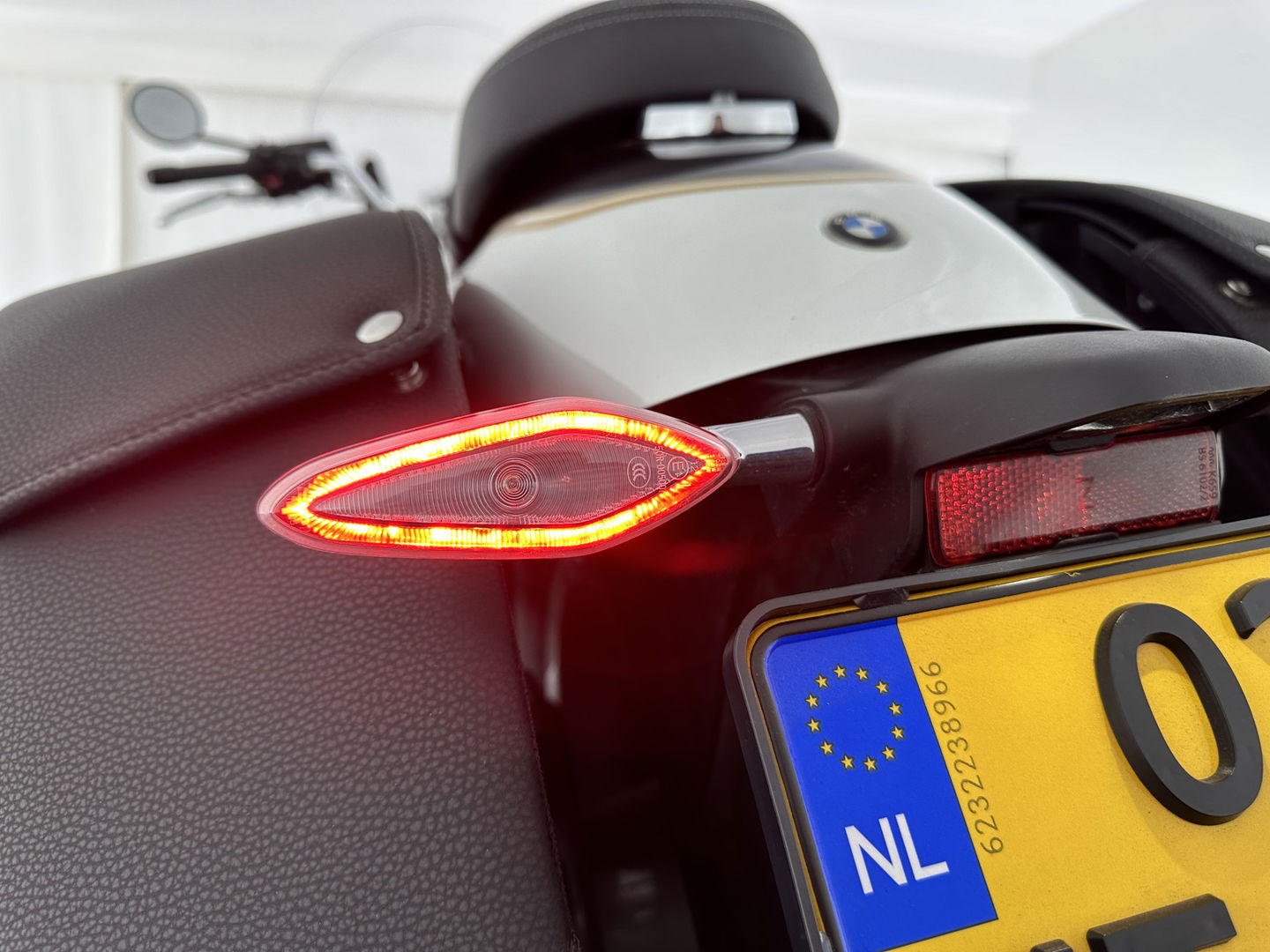 BMW R 18 Classic Option-719 *REVERSE GEAR | CRUISE | LEATHER | LED-LIGHTS | ABS | ESP | AIRSCARF | SIDE-CASES | HANDLE-HEATING*
