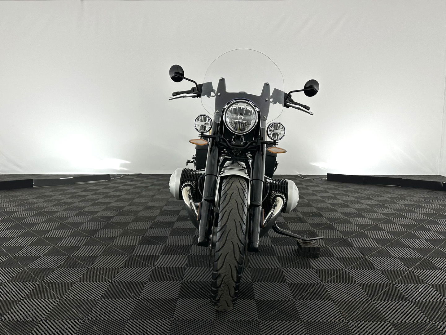 BMW R 18 Classic Option-719 *REVERSE GEAR | CRUISE | LEATHER | LED-LIGHTS | ABS | ESP | AIRSCARF | SIDE-CASES | HANDLE-HEATING*