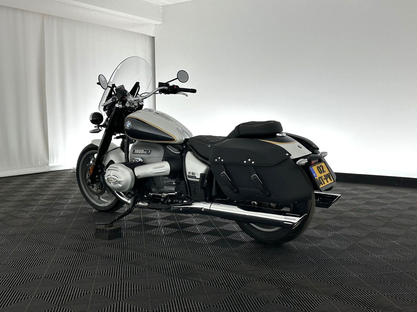 BMW R 18 Classic Option-719 *REVERSE GEAR | CRUISE | LEATHER | LED-LIGHTS | ABS | ESP | AIRSCARF | SIDE-CASES | HANDLE-HEATING*