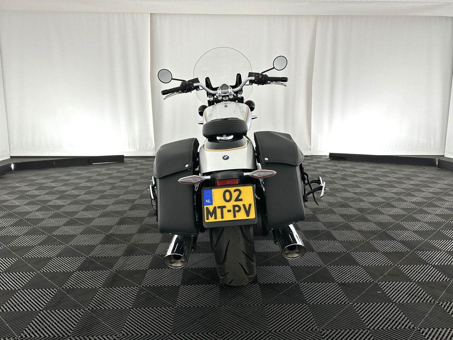 BMW R 18 Classic Option-719 *REVERSE GEAR | CRUISE | LEATHER | LED-LIGHTS | ABS | ESP | AIRSCARF | SIDE-CASES | HANDLE-HEATING*