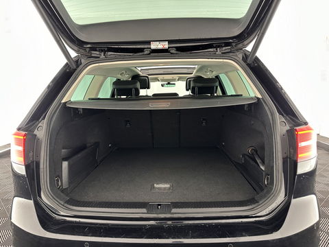 Volkswagen Passat Variant 2.0 BiTDI 4Motion Highline Executive-Pack Aut. *PANO | ADAPTIVE-CRUISE | DIGI-COCKPIT | NAVI-FULLMAP | LEATHER-ALCANTARA | FULL-LED | ERGONOMIC-COMFORT-SEATS | KEYLESS | ECC | PARKPILOT | TOWBAR | 17''ALU*