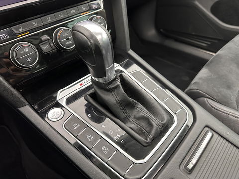 Volkswagen Passat Variant 2.0 BiTDI 4Motion Highline Executive-Pack Aut. *PANO | ADAPTIVE-CRUISE | DIGI-COCKPIT | NAVI-FULLMAP | LEATHER-ALCANTARA | FULL-LED | ERGONOMIC-COMFORT-SEATS | KEYLESS | ECC | PARKPILOT | TOWBAR | 17''ALU*