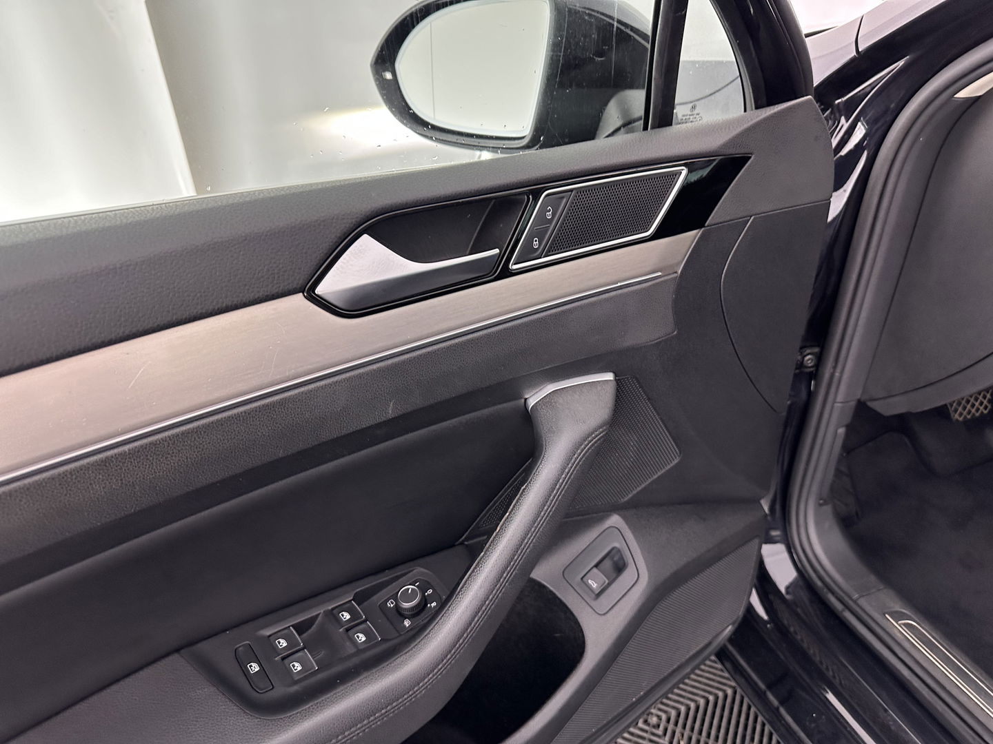Volkswagen Passat Variant 2.0 BiTDI 4Motion Highline Executive-Pack Aut. *PANO | ADAPTIVE-CRUISE | DIGI-COCKPIT | NAVI-FULLMAP | LEATHER-ALCANTARA | FULL-LED | ERGONOMIC-COMFORT-SEATS | KEYLESS | ECC | PARKPILOT | TOWBAR | 17''ALU*