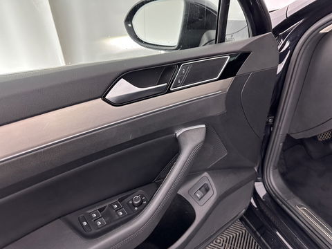 Volkswagen Passat Variant 2.0 BiTDI 4Motion Highline Executive-Pack Aut. *PANO | ADAPTIVE-CRUISE | DIGI-COCKPIT | NAVI-FULLMAP | LEATHER-ALCANTARA | FULL-LED | ERGONOMIC-COMFORT-SEATS | KEYLESS | ECC | PARKPILOT | TOWBAR | 17''ALU*