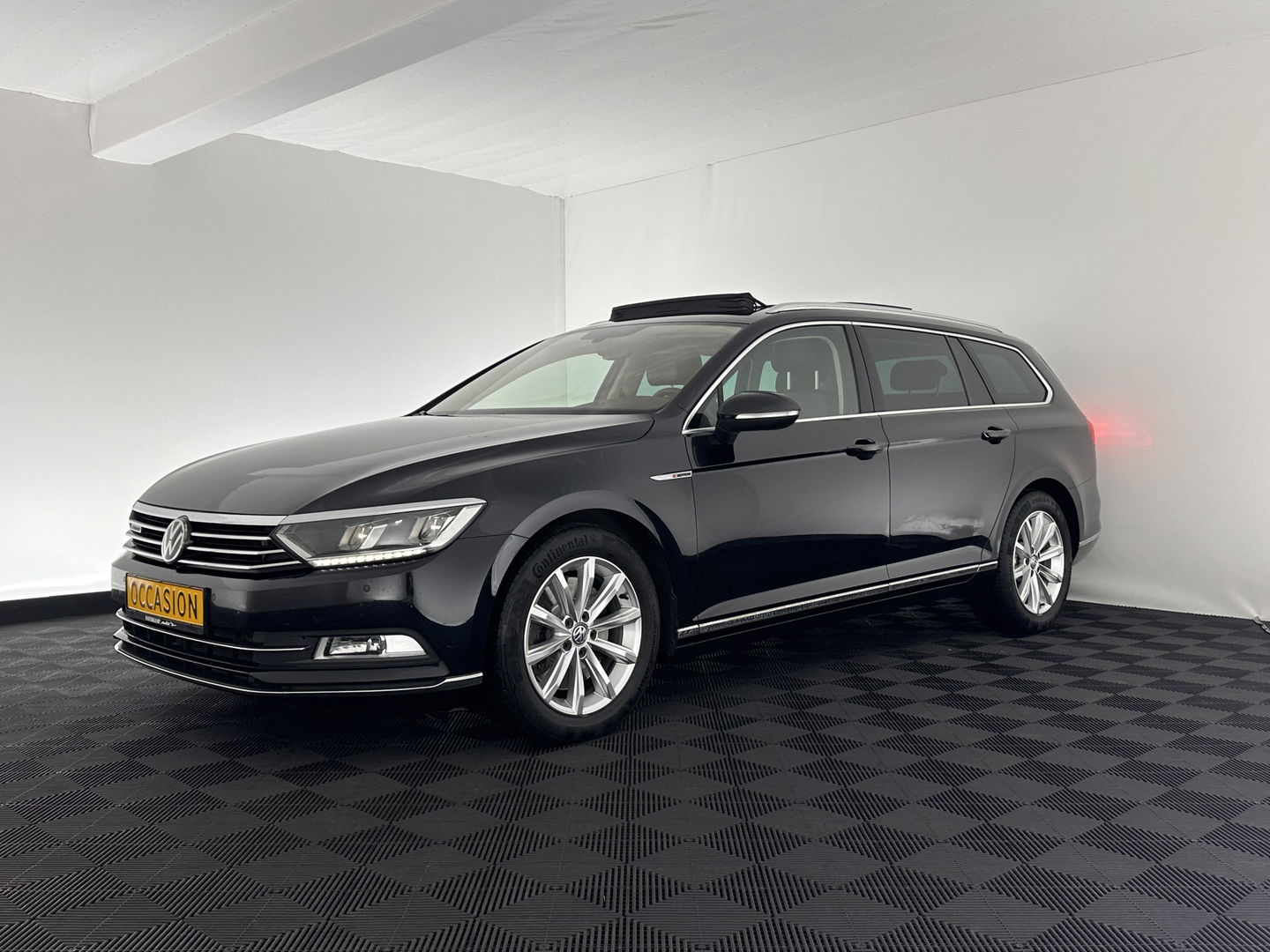 Volkswagen Passat Variant 2.0 BiTDI 4Motion Highline Executive-Pack Aut. *PANO | ADAPTIVE-CRUISE | DIGI-COCKPIT | NAVI-FULLMAP | LEATHER-ALCANTARA | FULL-LED | ERGONOMIC-COMFORT-SEATS | KEYLESS | ECC | PARKPILOT | TOWBAR | 17''ALU*