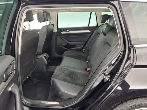 Volkswagen Passat Variant 2.0 BiTDI 4Motion Highline Executive-Pack Aut. *PANO | ADAPTIVE-CRUISE | DIGI-COCKPIT | NAVI-FULLMAP | LEATHER-ALCANTARA | FULL-LED | ERGONOMIC-COMFORT-SEATS | KEYLESS | ECC | PARKPILOT | TOWBAR | 17''ALU*