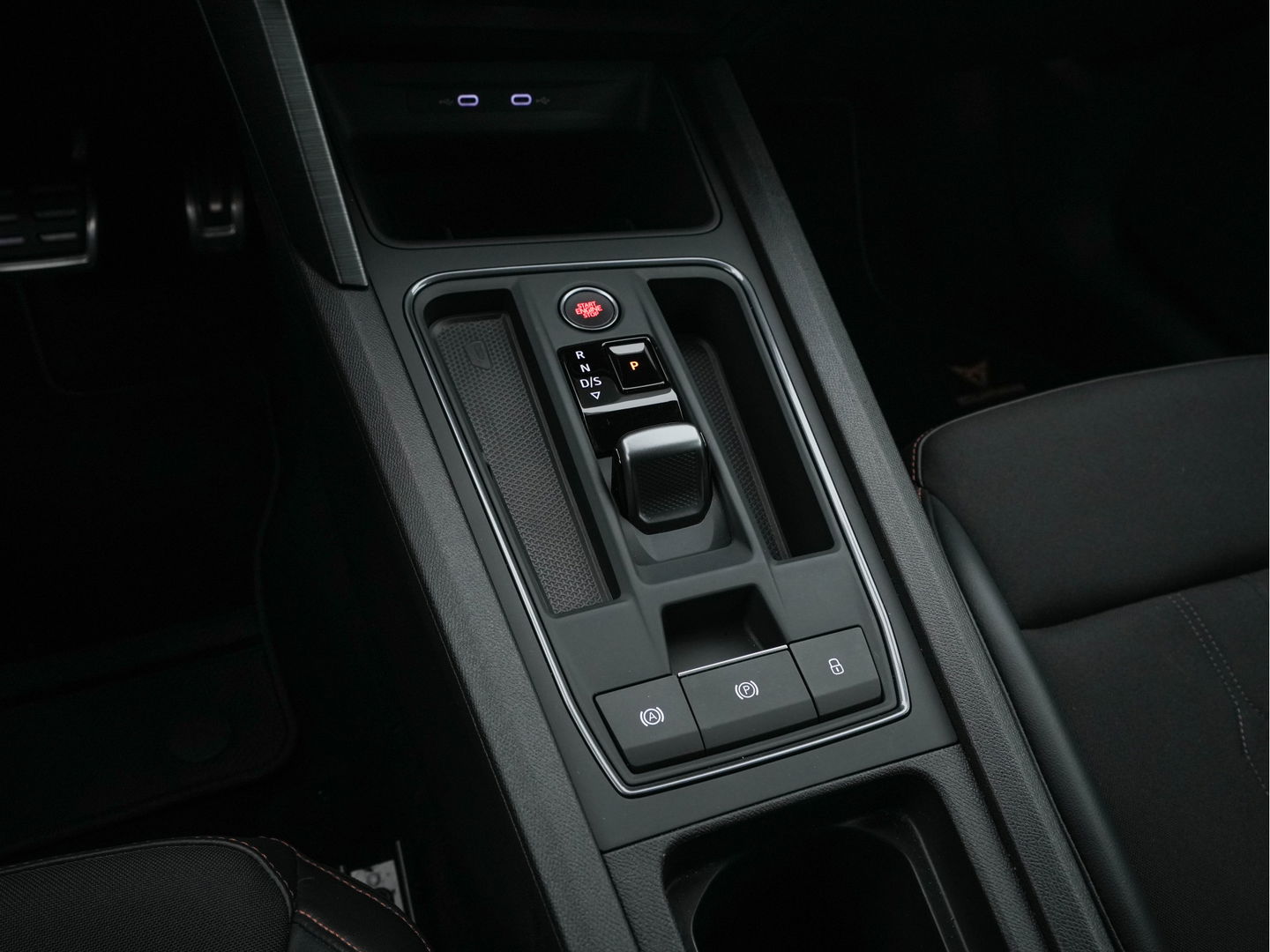 CUPRA Leon 1.4 e-Hybrid VZ Business Aut. * DIGI-COCKPIT | LED-LIGHTS | ADAPT.CRUISE | LEATHER-MICROFIBRE | SHIFT-PADDLES | CAMERA | DAB | CUPRA-CONNECT | LANE-ASSIST | KEYLESS | AMBIENT-LIGHT | SPORT-SEATS | 19"A