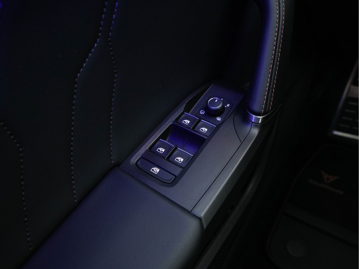 CUPRA Leon 1.4 e-Hybrid VZ Business Aut. * DIGI-COCKPIT | LED-LIGHTS | ADAPT.CRUISE | LEATHER-MICROFIBRE | SHIFT-PADDLES | CAMERA | DAB | CUPRA-CONNECT | LANE-ASSIST | KEYLESS | AMBIENT-LIGHT | SPORT-SEATS | 19"A