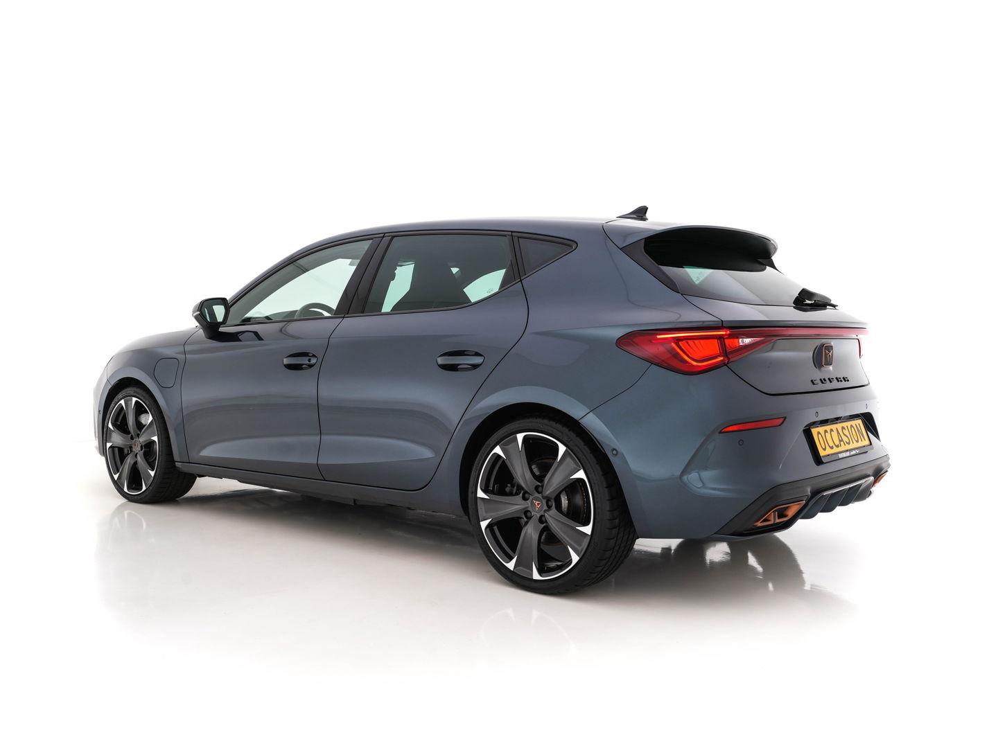 CUPRA Leon 1.4 e-Hybrid VZ Business Aut. * DIGI-COCKPIT | LED-LIGHTS | ADAPT.CRUISE | LEATHER-MICROFIBRE | SHIFT-PADDLES | CAMERA | DAB | CUPRA-CONNECT | LANE-ASSIST | KEYLESS | AMBIENT-LIGHT | SPORT-SEATS | 19"A