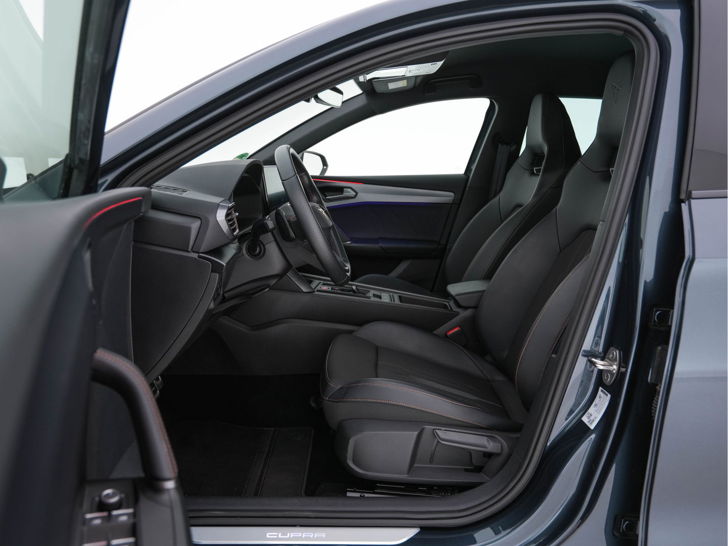 CUPRA Leon 1.4 e-Hybrid VZ Business Aut. * DIGI-COCKPIT | LED-LIGHTS | ADAPT.CRUISE | LEATHER-MICROFIBRE | SHIFT-PADDLES | CAMERA | DAB | CUPRA-CONNECT | LANE-ASSIST | KEYLESS | AMBIENT-LIGHT | SPORT-SEATS | 19"A