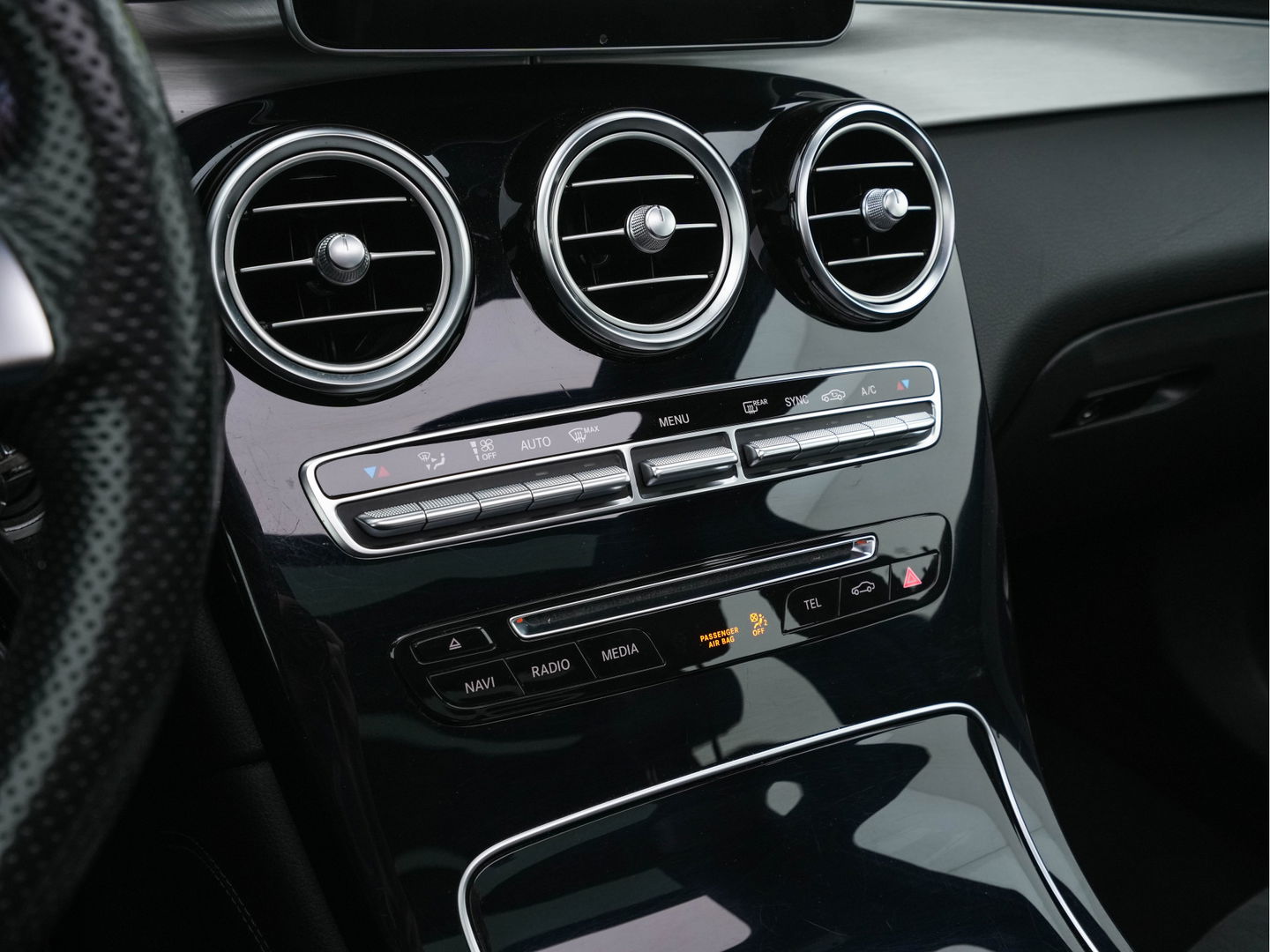 Mercedes-Benz GLC 220 d 4MATIC Ambition AMG-Styling Aut. *PANO | FULL-LED | LEATHER-ALCANTARA | NAVI-FULLMAP | SHIFT-PADDLES | AMBIENT-LIGHT | ECC | PDC | CRUISE | SPORT-SEATS | 20''ALU*