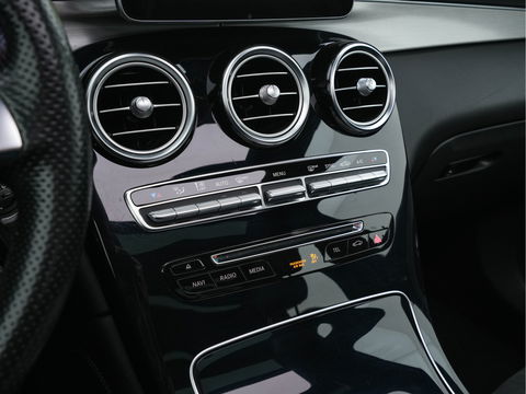 Mercedes-Benz GLC 220 d 4MATIC Ambition AMG-Styling Aut. *PANO | FULL-LED | LEATHER-ALCANTARA | NAVI-FULLMAP | SHIFT-PADDLES | AMBIENT-LIGHT | ECC | PDC | CRUISE | SPORT-SEATS | 20''ALU*