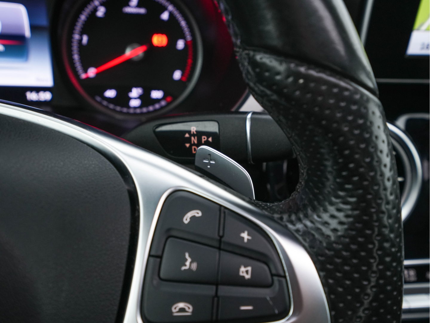 Mercedes-Benz GLC 220 d 4MATIC Ambition AMG-Styling Aut. *PANO | FULL-LED | LEATHER-ALCANTARA | NAVI-FULLMAP | SHIFT-PADDLES | AMBIENT-LIGHT | ECC | PDC | CRUISE | SPORT-SEATS | 20''ALU*
