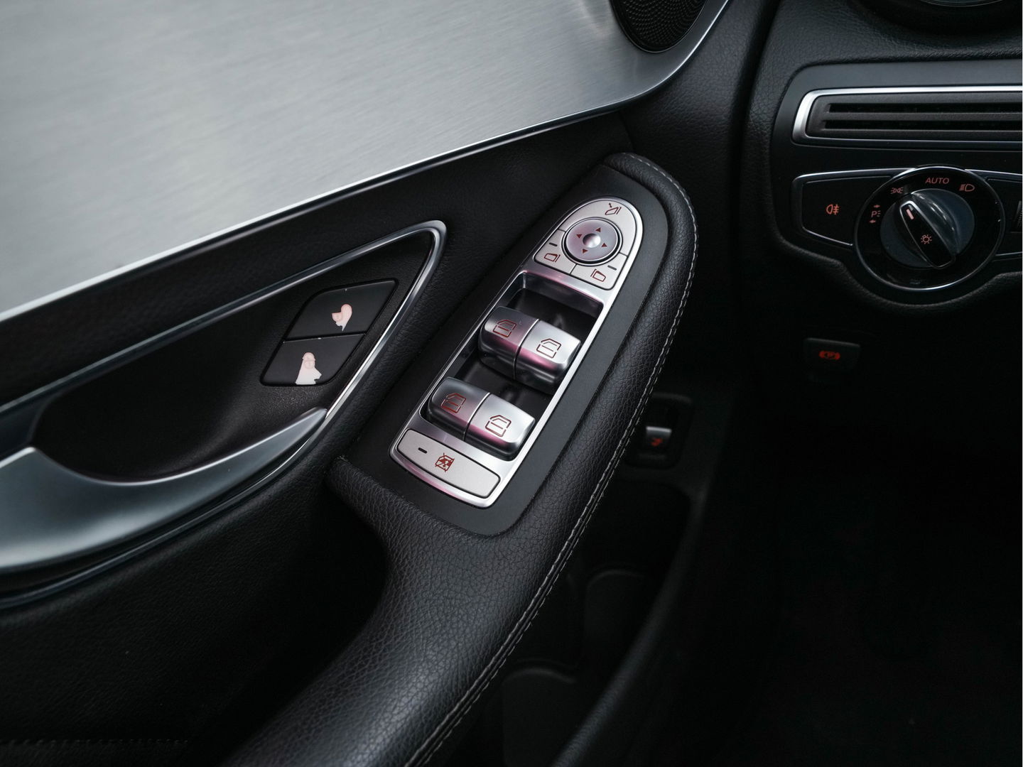 Mercedes-Benz GLC 220 d 4MATIC Ambition AMG-Styling Aut. *PANO | FULL-LED | LEATHER-ALCANTARA | NAVI-FULLMAP | SHIFT-PADDLES | AMBIENT-LIGHT | ECC | PDC | CRUISE | SPORT-SEATS | 20''ALU*