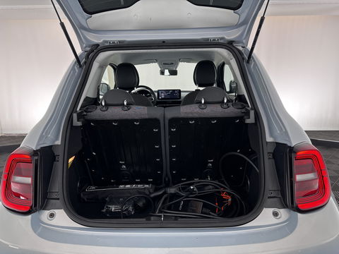 Fiat 500 Icon 42 kWh [ 3-Fase ] (INCL-BTW) *FULL-LED | DIGI-COCKPIT | CCS-FASTLOADER | KEYLESS | CAMERA | NAVI-FULLMAP | DAB+ | ECC | PDC | CRUISE | LANE-ASSIST | APP.CONNECT | COMFORT-SEATS | 16''ALU*