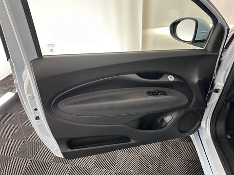 Fiat 500 Icon 42 kWh [ 3-Fase ] (INCL-BTW) *FULL-LED | DIGI-COCKPIT | CCS-FASTLOADER | KEYLESS | CAMERA | NAVI-FULLMAP | DAB+ | ECC | PDC | CRUISE | LANE-ASSIST | APP.CONNECT | COMFORT-SEATS | 16''ALU*