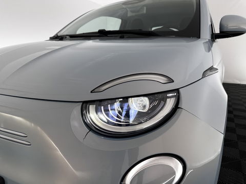 Fiat 500 Icon 42 kWh [ 3-Fase ] (INCL-BTW) *FULL-LED | DIGI-COCKPIT | CCS-FASTLOADER | KEYLESS | CAMERA | NAVI-FULLMAP | DAB+ | ECC | PDC | CRUISE | LANE-ASSIST | APP.CONNECT | COMFORT-SEATS | 16''ALU*