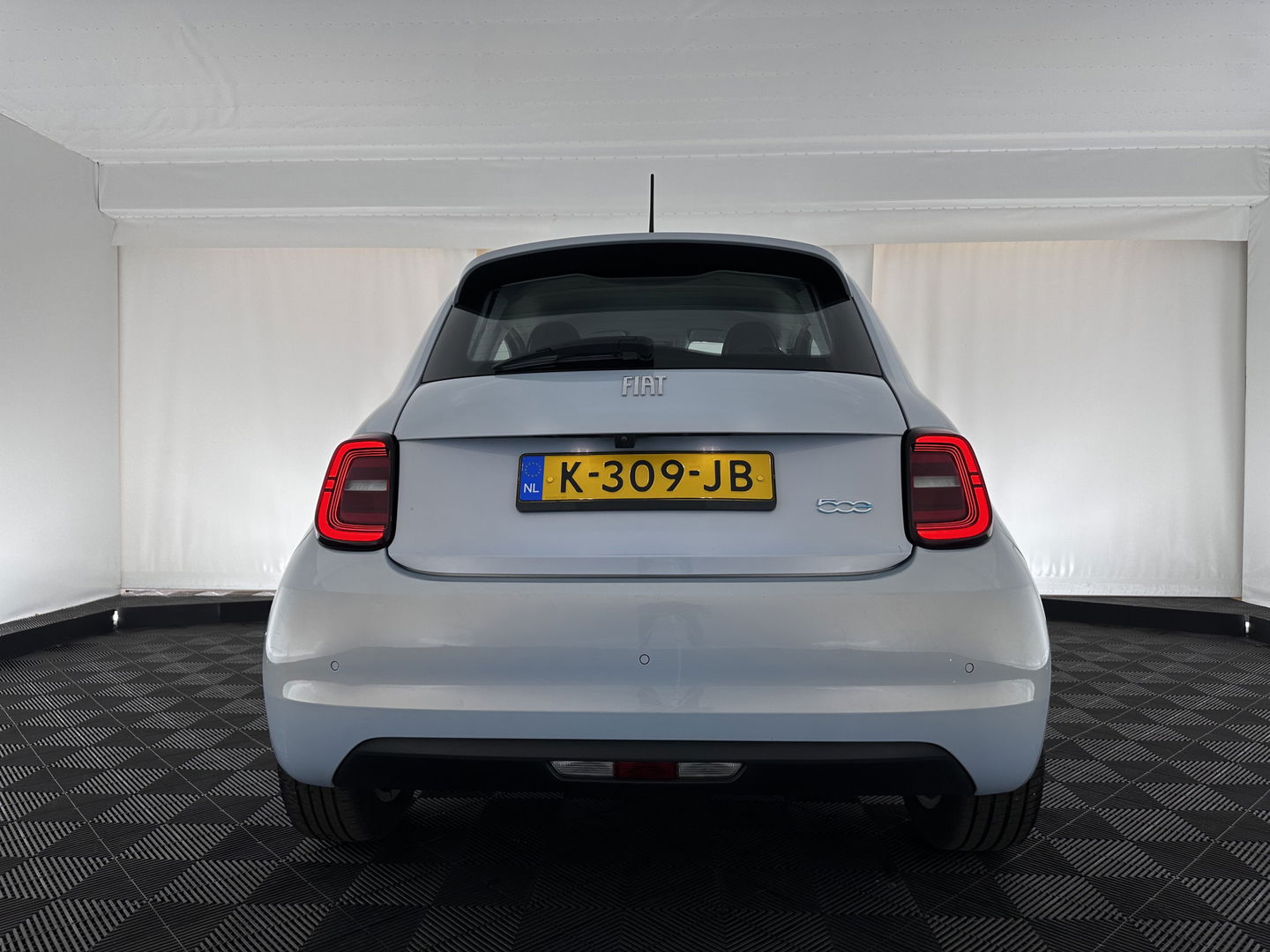 Fiat 500 Icon 42 kWh [ 3-Fase ] (INCL-BTW) *FULL-LED | DIGI-COCKPIT | CCS-FASTLOADER | KEYLESS | CAMERA | NAVI-FULLMAP | DAB+ | ECC | PDC | CRUISE | LANE-ASSIST | APP.CONNECT | COMFORT-SEATS | 16''ALU*