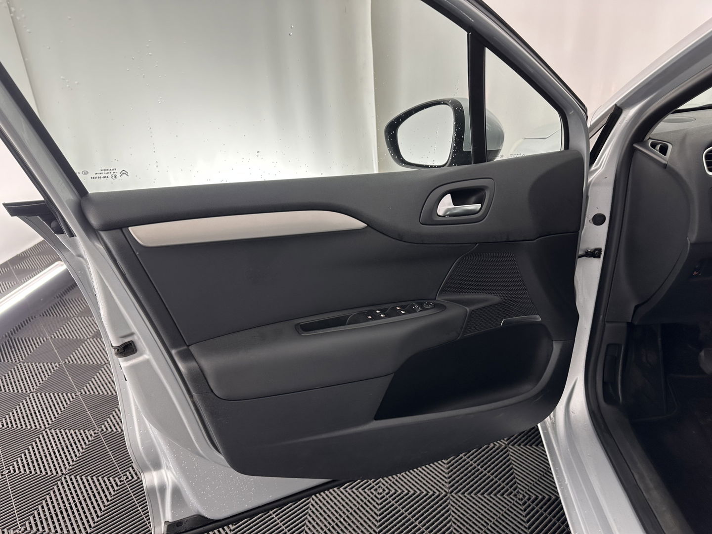 Citroën C4 1.6 HDi Ligne Business *NAVI-FULLMAP | ECC | PDC | CRUISE | TOWBAR | COMFORT-SEATS | 16''ALU*