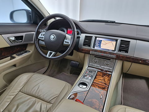 Jaguar XF 2.7D V6 Premium Luxury !"DISTRIBUTIE VERSPRONGEN LOOPT NIET! Aut. *XENON | NAPPA-LEATHER | NAVI-FULLMAP | KEYLESS | CAMERA |  ENTERTAINMENT-PACK | ECC | PDC | CRUISE | COMFORT-SEATS | 19''ALU*