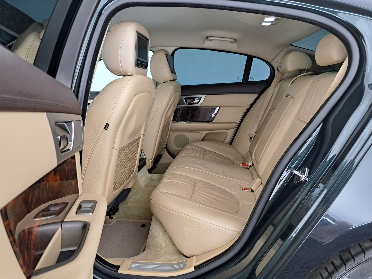 Jaguar XF 2.7D V6 Premium Luxury !"DISTRIBUTIE VERSPRONGEN LOOPT NIET! Aut. *XENON | NAPPA-LEATHER | NAVI-FULLMAP | KEYLESS | CAMERA |  ENTERTAINMENT-PACK | ECC | PDC | CRUISE | COMFORT-SEATS | 19''ALU*