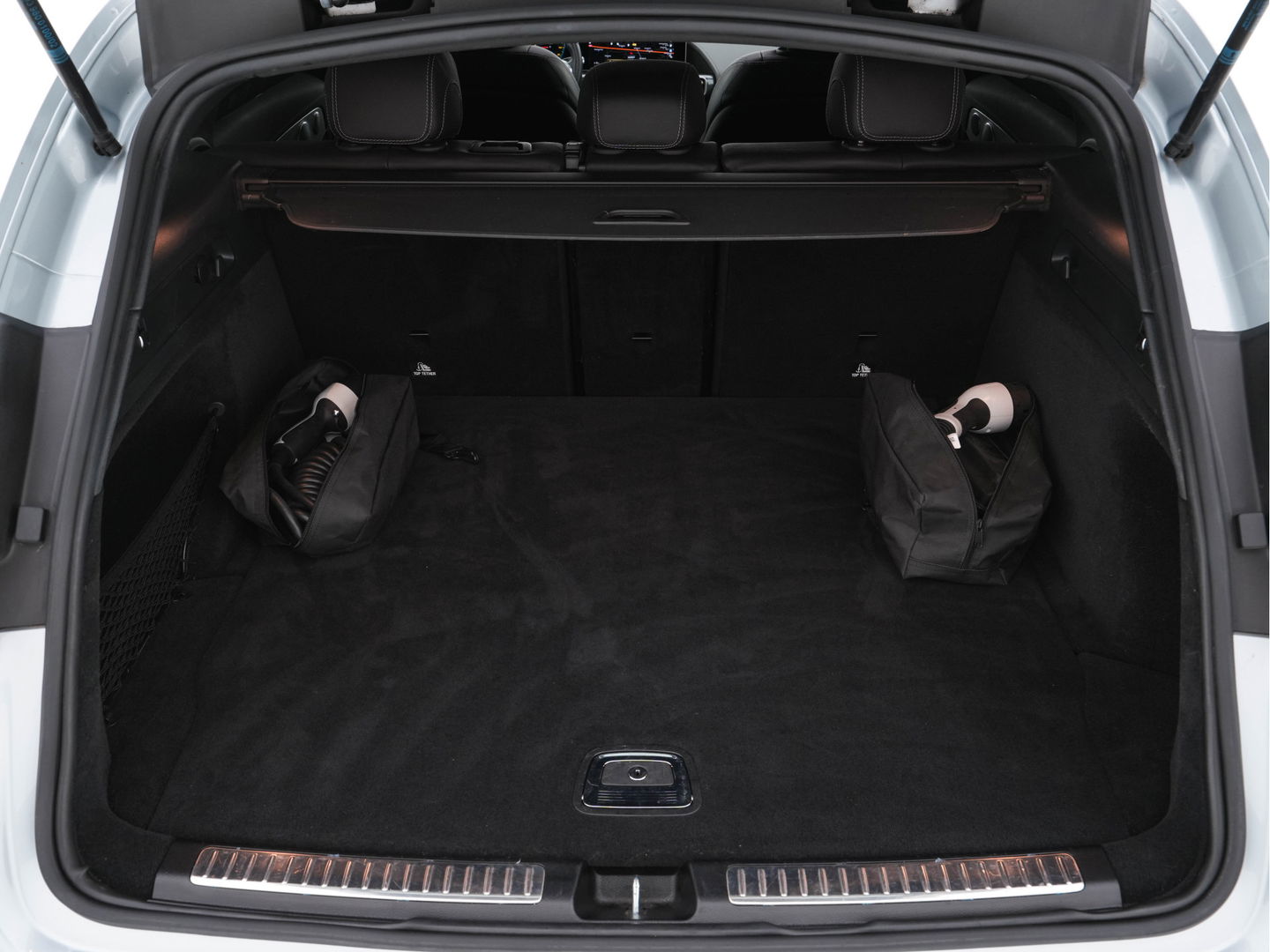 Mercedes-Benz EQC 400 4MATIC Premium Plus 80 kWh [ 3-FASE ] (INCL-BTW) *PANO | WIDE-SCREEN-DIGI-COCKPIT | HEAD-UP | DISTRONIC-PLUS | MULTI-BEAM | BURMESTER-SOUND | MEMORY-PACK | SURROUND-VIEW | KEYLESS | ARTICO-FULL-LEATHER | SPORT-SEATS | DAB+ | 20''