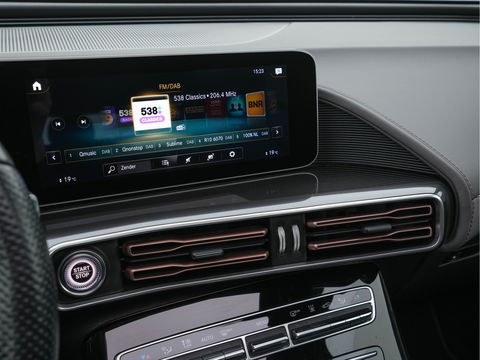 Mercedes-Benz EQC 400 4MATIC Premium Plus 80 kWh [ 3-FASE ] (INCL-BTW) *PANO | WIDE-SCREEN-DIGI-COCKPIT | HEAD-UP | DISTRONIC-PLUS | MULTI-BEAM | BURMESTER-SOUND | MEMORY-PACK | SURROUND-VIEW | KEYLESS | ARTICO-FULL-LEATHER | SPORT-SEATS | DAB+ | 20''