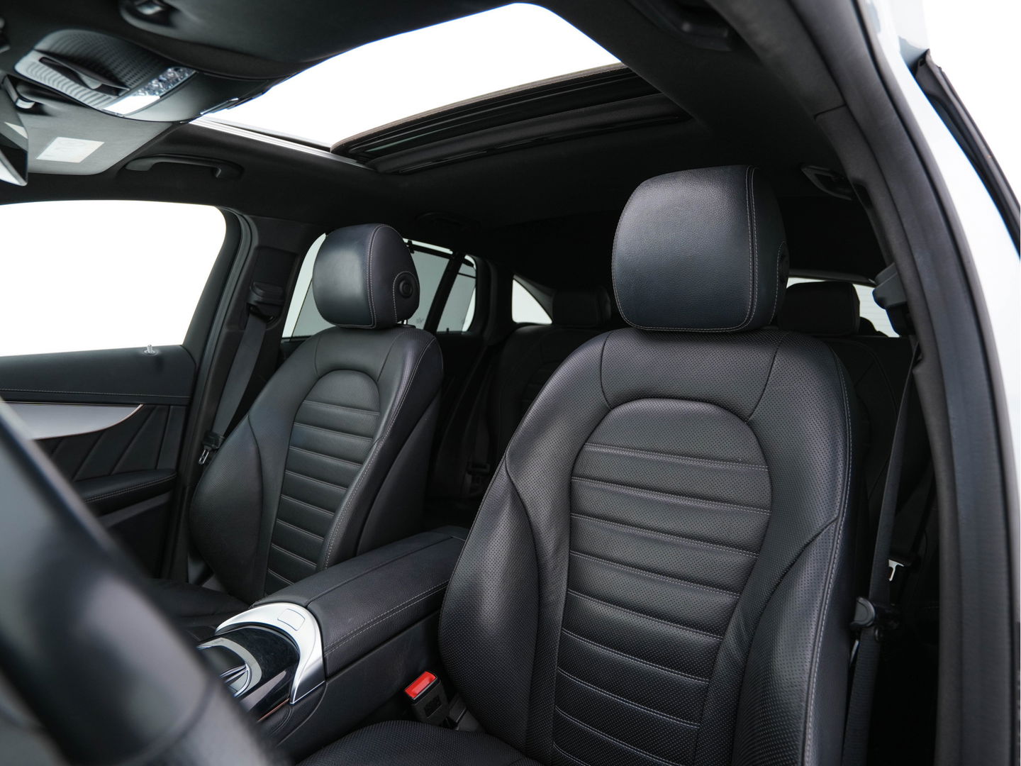 Mercedes-Benz EQC 400 4MATIC Premium Plus 80 kWh [ 3-FASE ] (INCL-BTW) *PANO | WIDE-SCREEN-DIGI-COCKPIT | HEAD-UP | DISTRONIC-PLUS | MULTI-BEAM | BURMESTER-SOUND | MEMORY-PACK | SURROUND-VIEW | KEYLESS | ARTICO-FULL-LEATHER | SPORT-SEATS | DAB+ | 20''