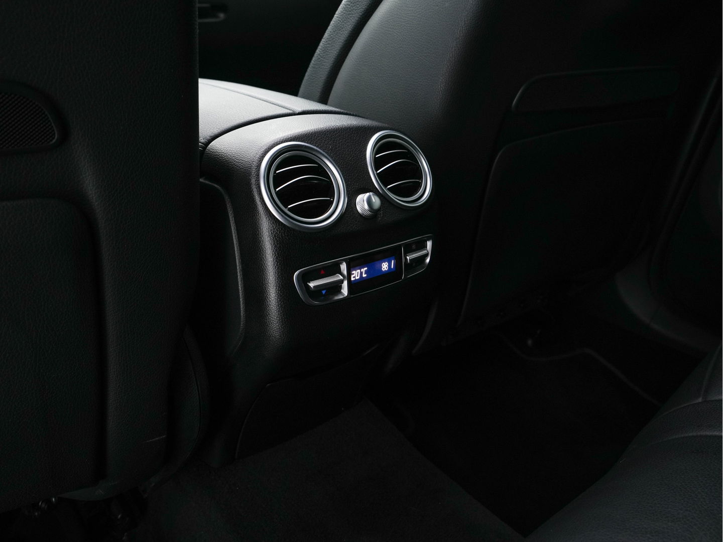 Mercedes-Benz EQC 400 4MATIC Premium Plus 80 kWh (INCL-BTW) *PANO | WIDE-SCREEN-DIGI-COCKPIT | HEAD-UP | DISTRONIC-PLUS | MULTI-BEAM | BURMESTER-SOUND | MEMORY-PACK | SURROUND-VIEW | KEYLESS | ARTICO-FULL-LEATHER | SPORT-SEATS | DAB+ | 20''